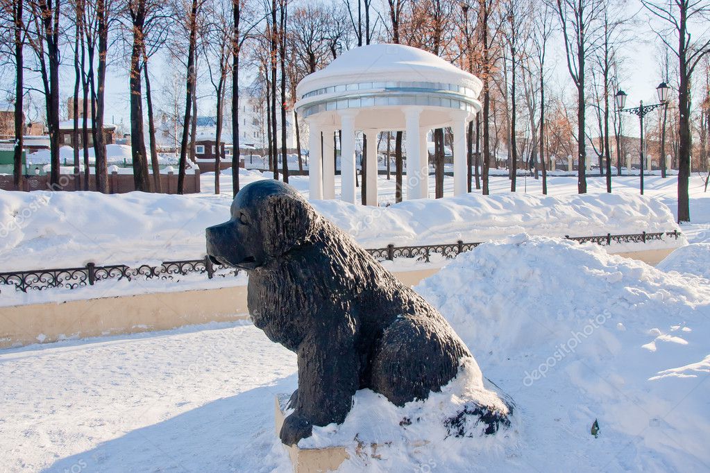 depositphotos_11586136-Sculpture-of-dog-in-a.jpg