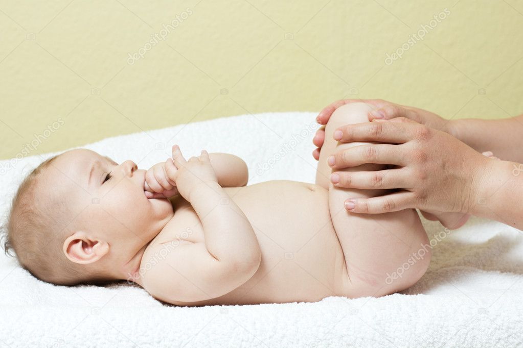 http://static9.depositphotos.com/1004330/1212/i/950/depositphotos_12124509-Baby-massage.jpg