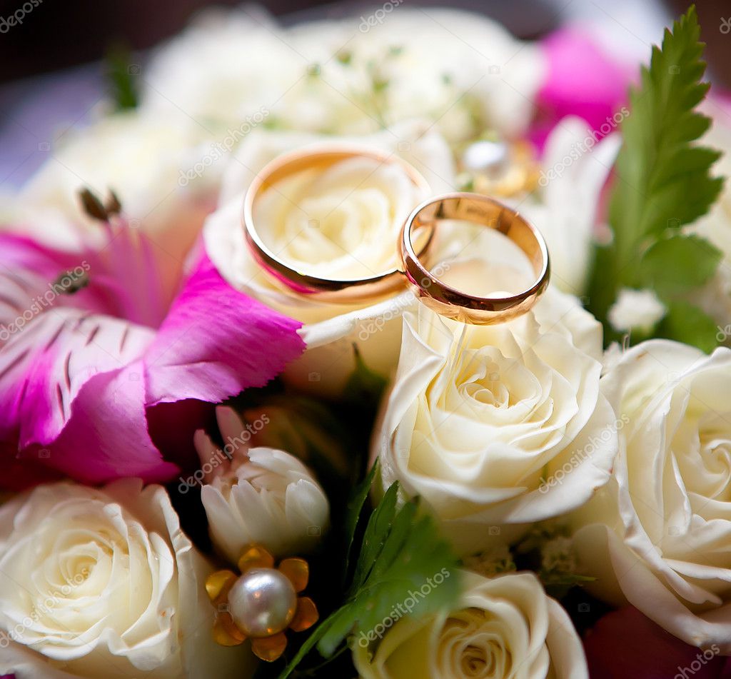 Wedding rings for 8000