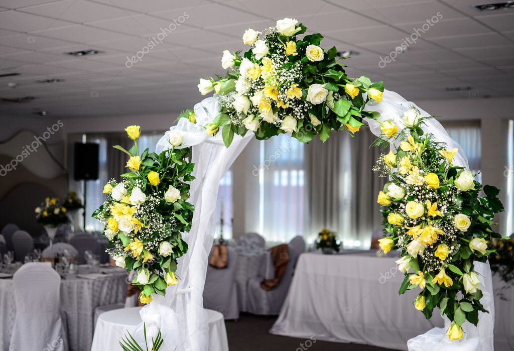 Schöne Ho chzeit Blumendekoration Bogen im restaurant ...