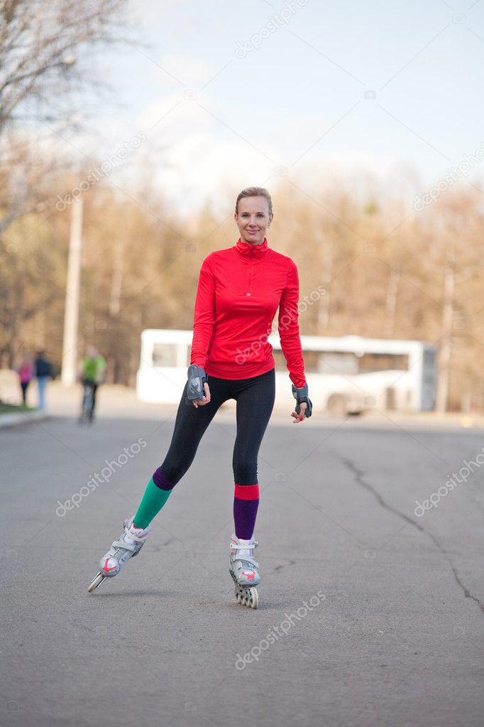 Ролики В Юбке