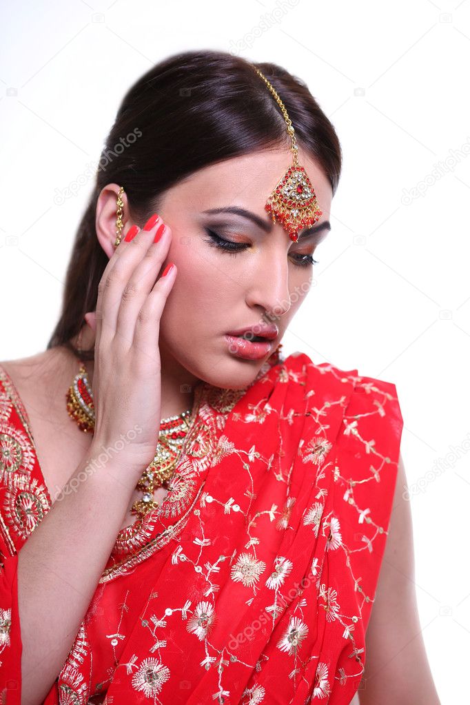 Mujer joven en <b>sari rojo</b> indio — Foto de Sikora - depositphotos_10962704-Young-woman-in-indian-red-sari