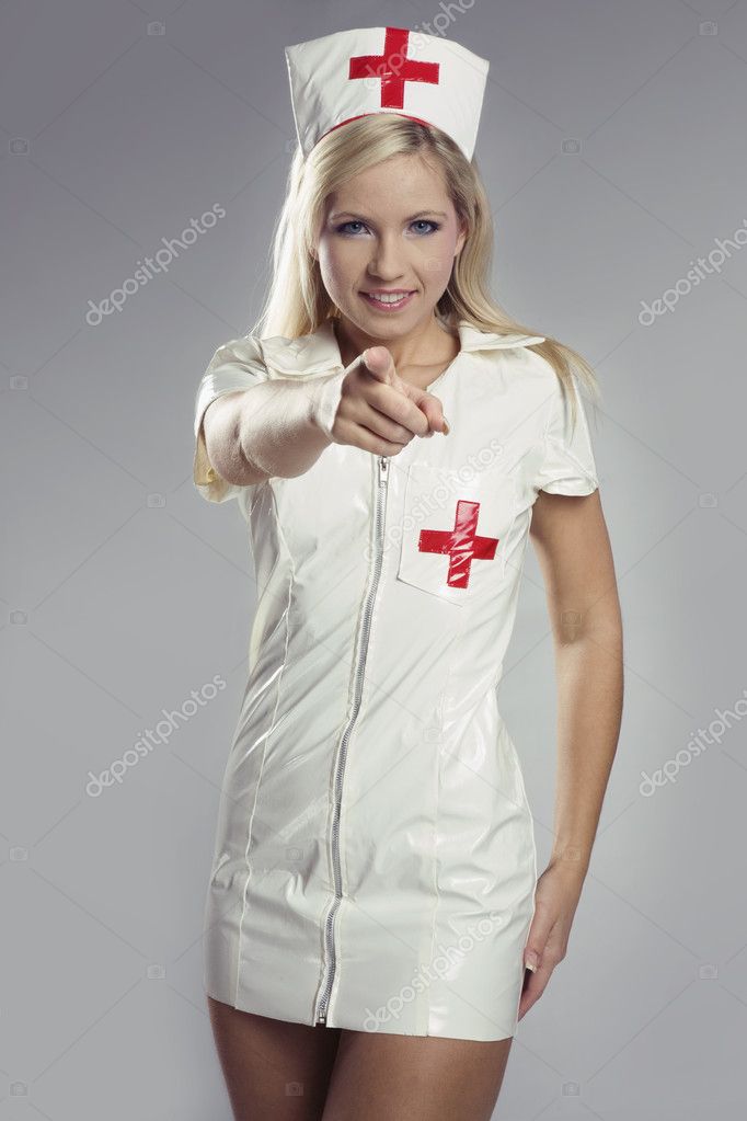 Пацан отодрал красотку в костюме медсестры