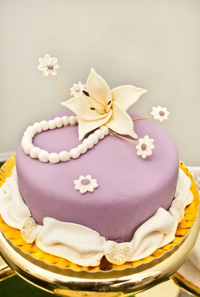 Purple cake with lily flower