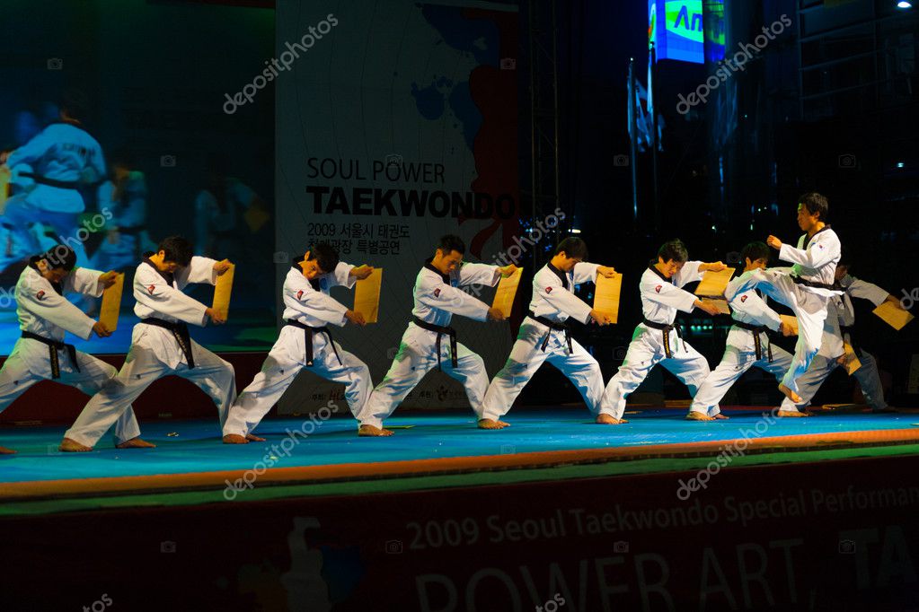 Taekwondo Kicking Breaking Row Wooden Boards Stock Editorial Photo © pius99 12222841