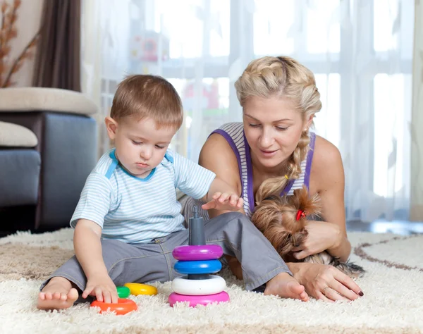 Cute mother and kid boy playing together indoor — Stock Photo #12111555