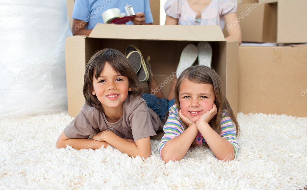 http://static9.depositphotos.com/1518767/1082/i/950/depositphotos_10826848-Adorable-siblings-playing-with-boxes.jpg