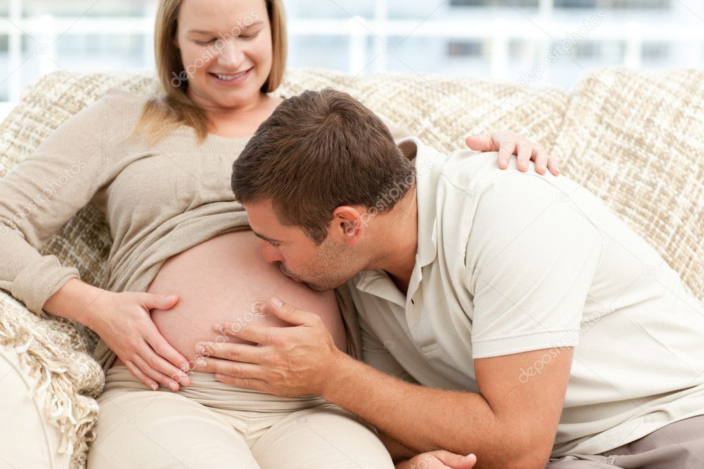 Трахнул беременную мамочку во время массажа