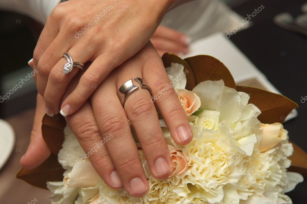 wedding rings bride groom