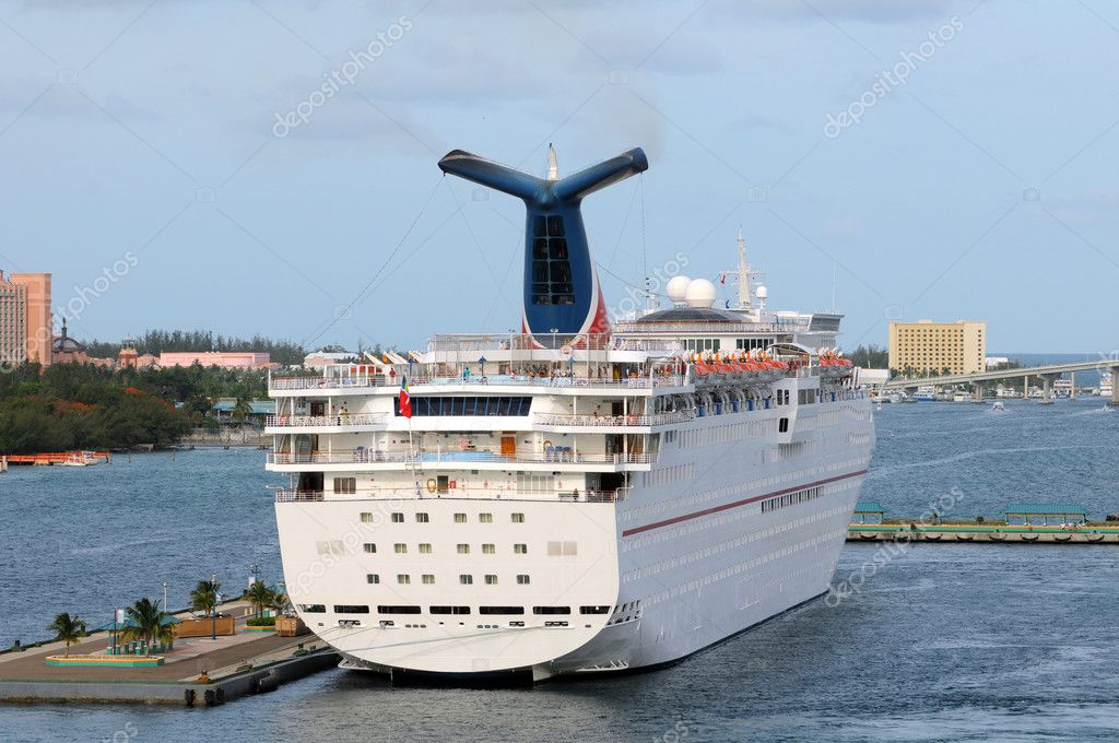 Cruise ship rear view — Stock Photo © icholakov01 11929094