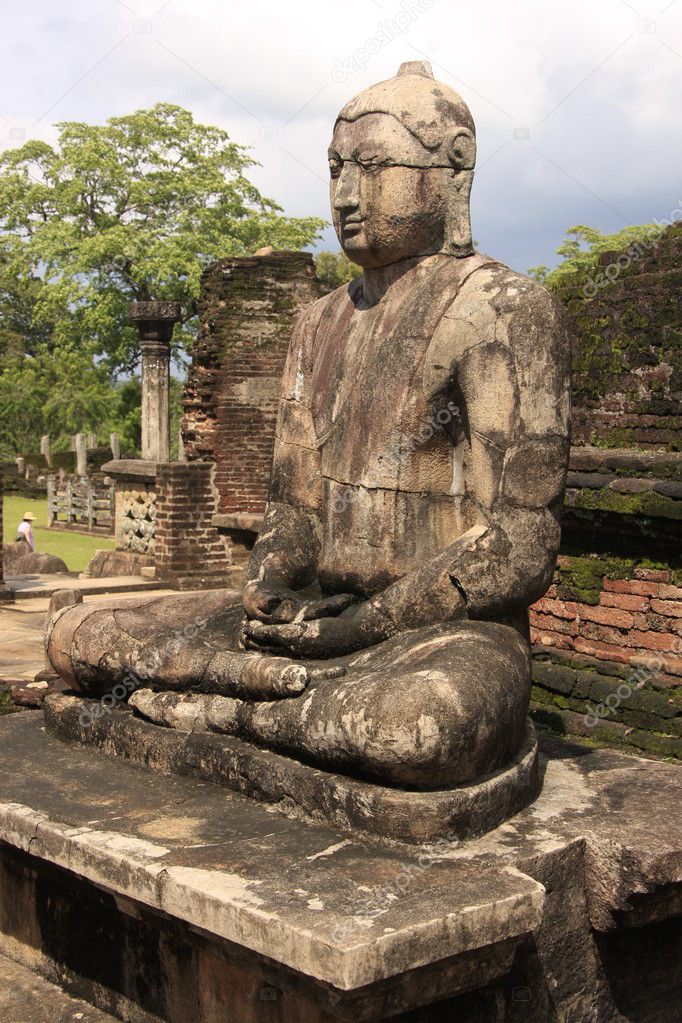 depositphotos_11950124-Statue-of-Buddha-in-ancient-temple-Polonnaruwa-Sri-Lanka.jpg