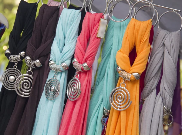 Colorful scarfs on the market — Stock Photo, Image