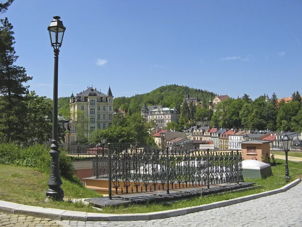 Scène de rue Karlovy Vary, célèbre spa tchèque — Photo
