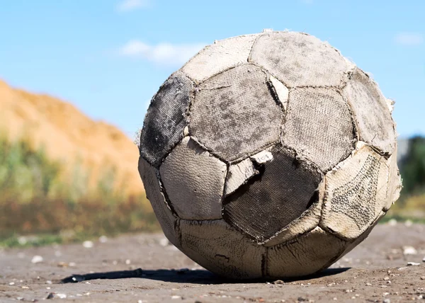 Vecchia palla da calcio — Foto Stock