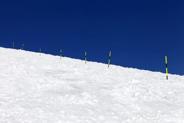 Ίχνος σκι στο χειμερινό θέρετρο — Φωτογραφία Αρχείου