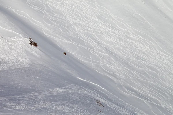 雪のスキー ゲレンデ外 — ストック写真