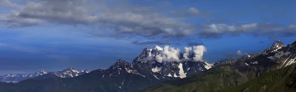 Panorama of summer mountains — Stock Photo, Image