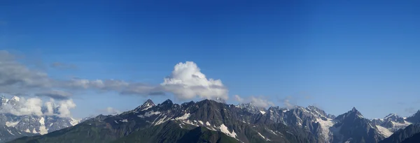 Panorama of high mountains — Stock Photo, Image
