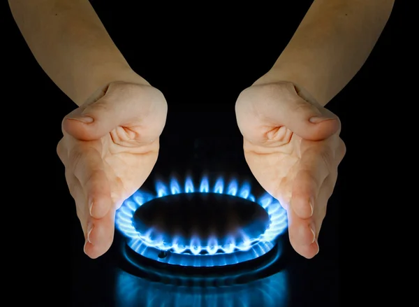 Modrý plyn v rukou na černém — Stock fotografie