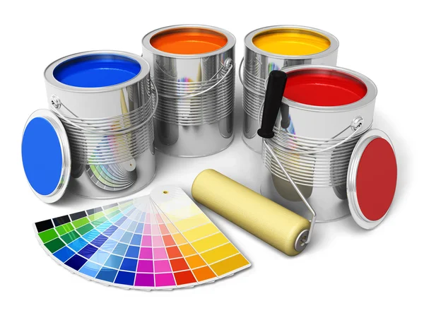 Latas com tinta colorida, escova de rolo e guia de cores — Fotografia de Stock