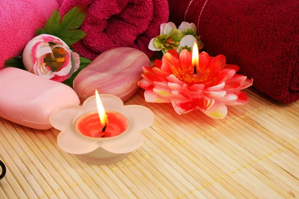 Towels, soap, flowers, candles — Stock Photo, Image