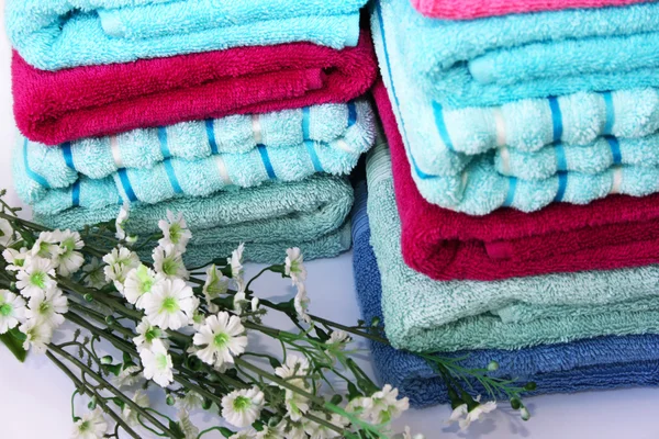 毛巾和鲜花 — 图库照片