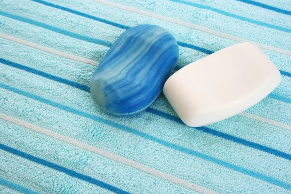 Полотенце и мыло — стоковое фото