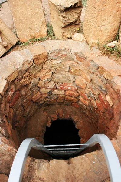 シルクロード時代の旅人の修道院に穴. — ストック写真