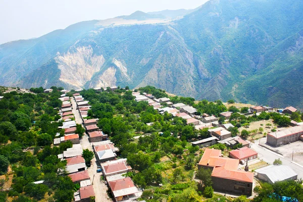 Vista del pueblo de montaña desde la altitud —  Fotos de Stock