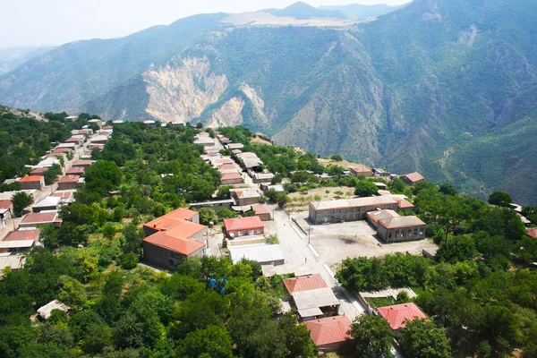 Vista del pueblo de montaña desde la altitud —  Fotos de Stock