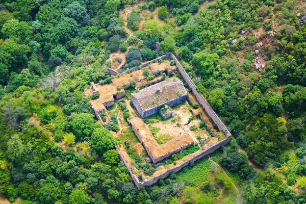 Widok dawnego klasztoru z wysokości — Zdjęcie stockowe