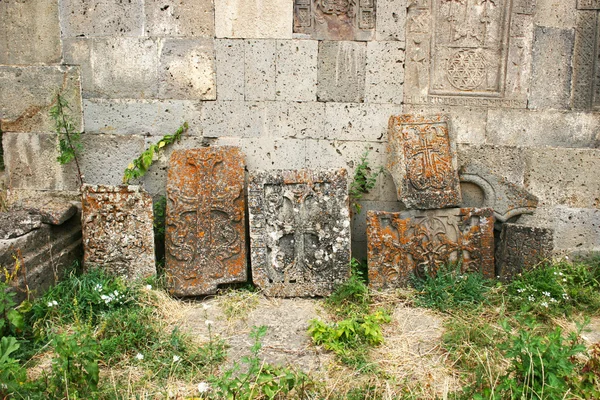 Khachkars nebo křížové kameny — Stock fotografie