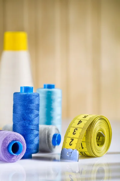 Sewing spools and tapeline — Stock Photo, Image