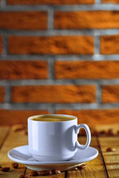 Белая чашка с кофе — стоковое фото