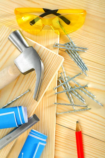 Sammansättningen av Snickeri verktyg på trä bakgrund — Stockfoto