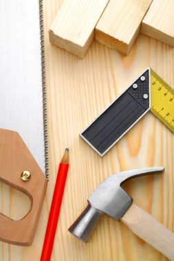 seviye çekiç kalem gördüm