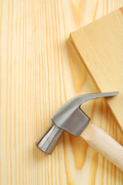 Copyspace hammer on timber — Stock Photo, Image