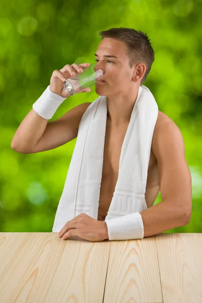 Young boy drinks water — Stock Photo, Image