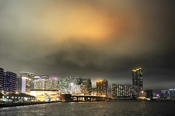 夜の九龍湾 — ストック写真