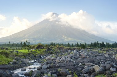 Mayon Volcano clipart