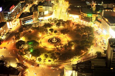 Fuente Osmena Circle at night clipart