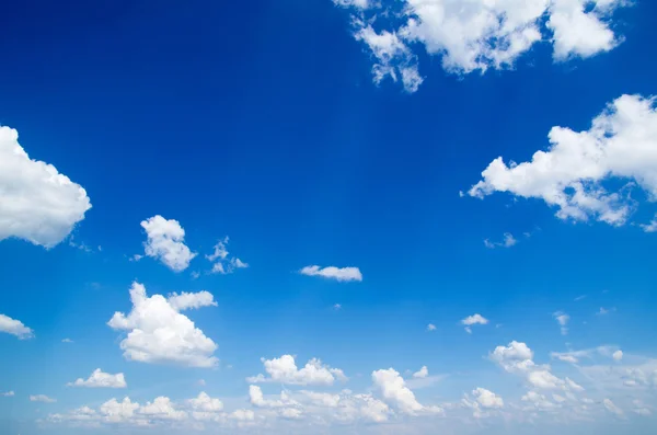 Blauwe lucht — Stockfoto