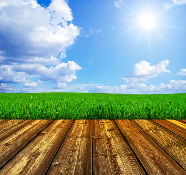 Błękitne niebo i tło podłogi z drewna — Zdjęcie stockowe
