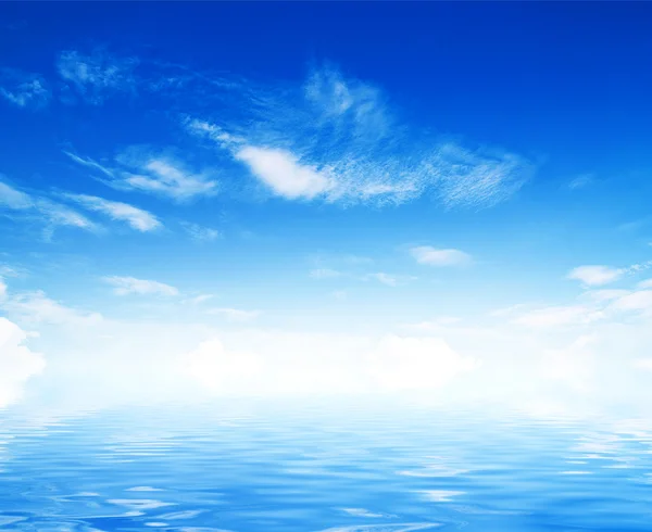 푸른 하늘에 무지개와 하얀 솜 털 구름 — 스톡 사진
