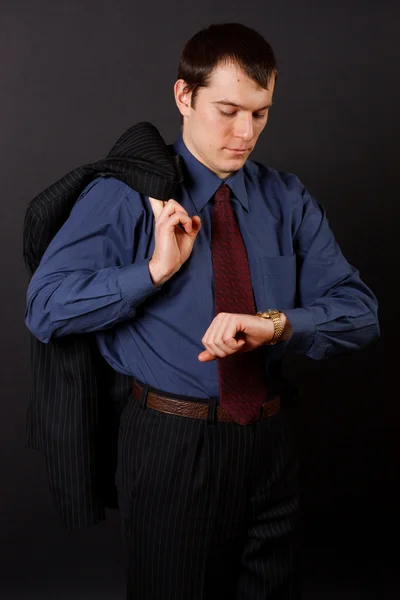 Hombre de negocios mirando su reloj —  Fotos de Stock