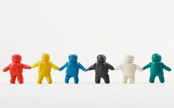 Knete kleine Männer stehen in einer Reihe — Stockfoto