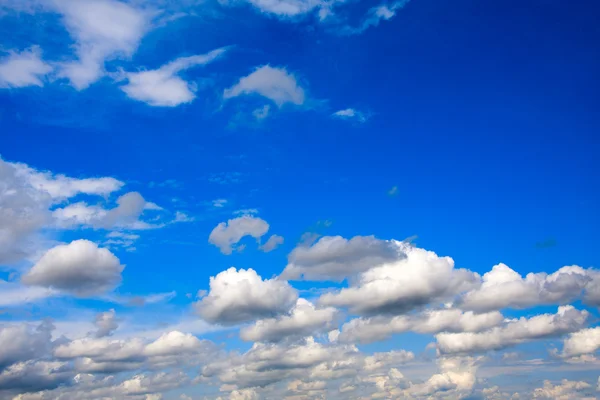 Himmel und Wolken — Stockfoto