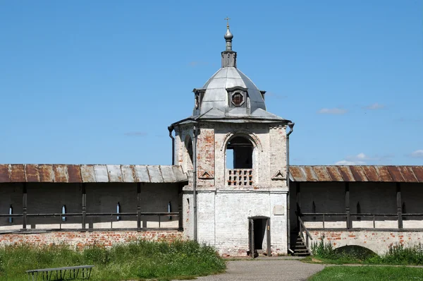 Колокольня Успенского Горицкого монастыря — стоковое фото