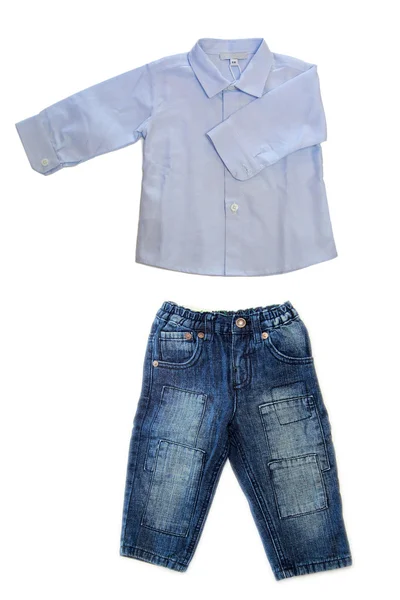 Довгі рукави дитячої сорочки хлопчика з джинсами — стокове фото