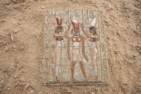 Antiguas pinturas egipcias en la placa de piedra — Foto de Stock